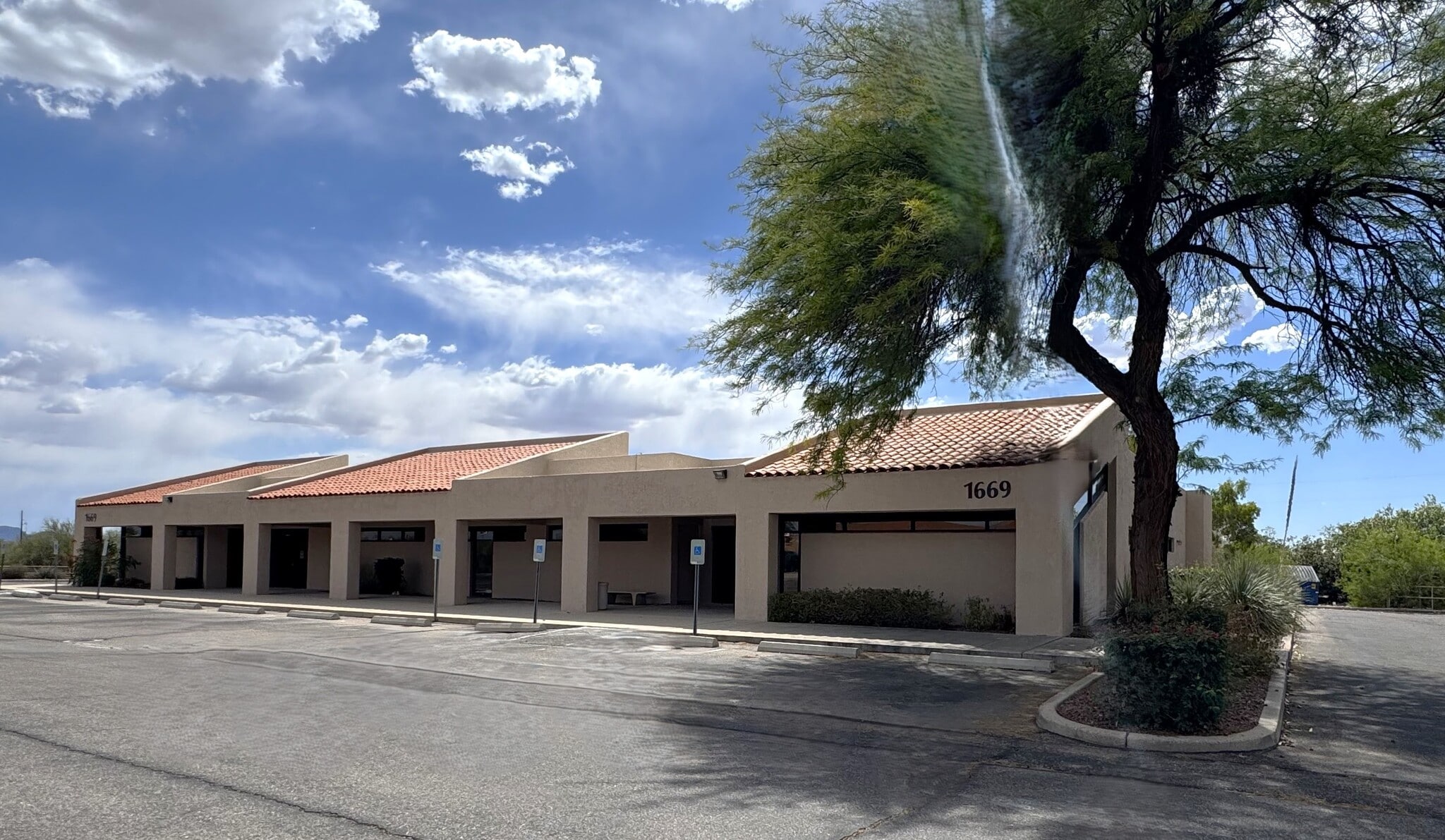 1669 W Ina Rd, Tucson, AZ for lease Building Photo- Image 1 of 9