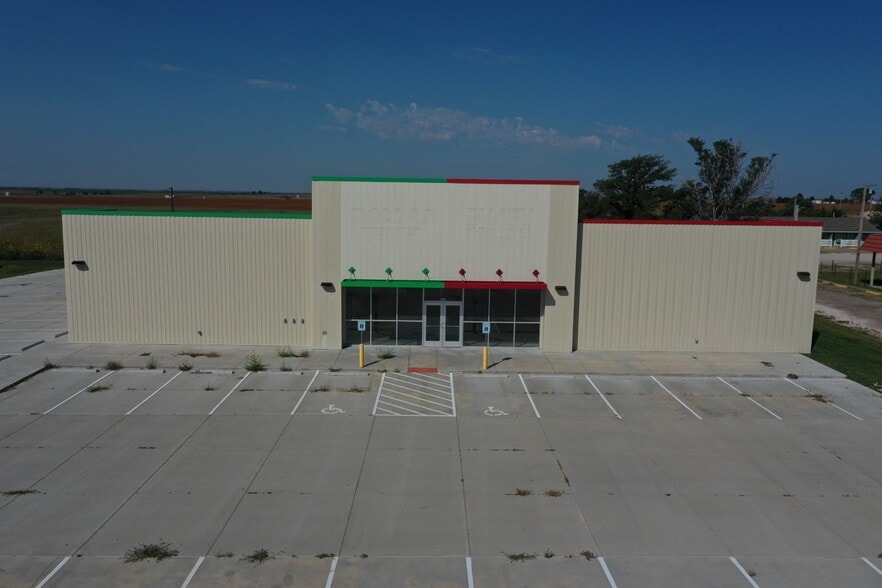 305 S 1st St, Wakeeney, KS à vendre - Photo du bâtiment - Image 2 de 13