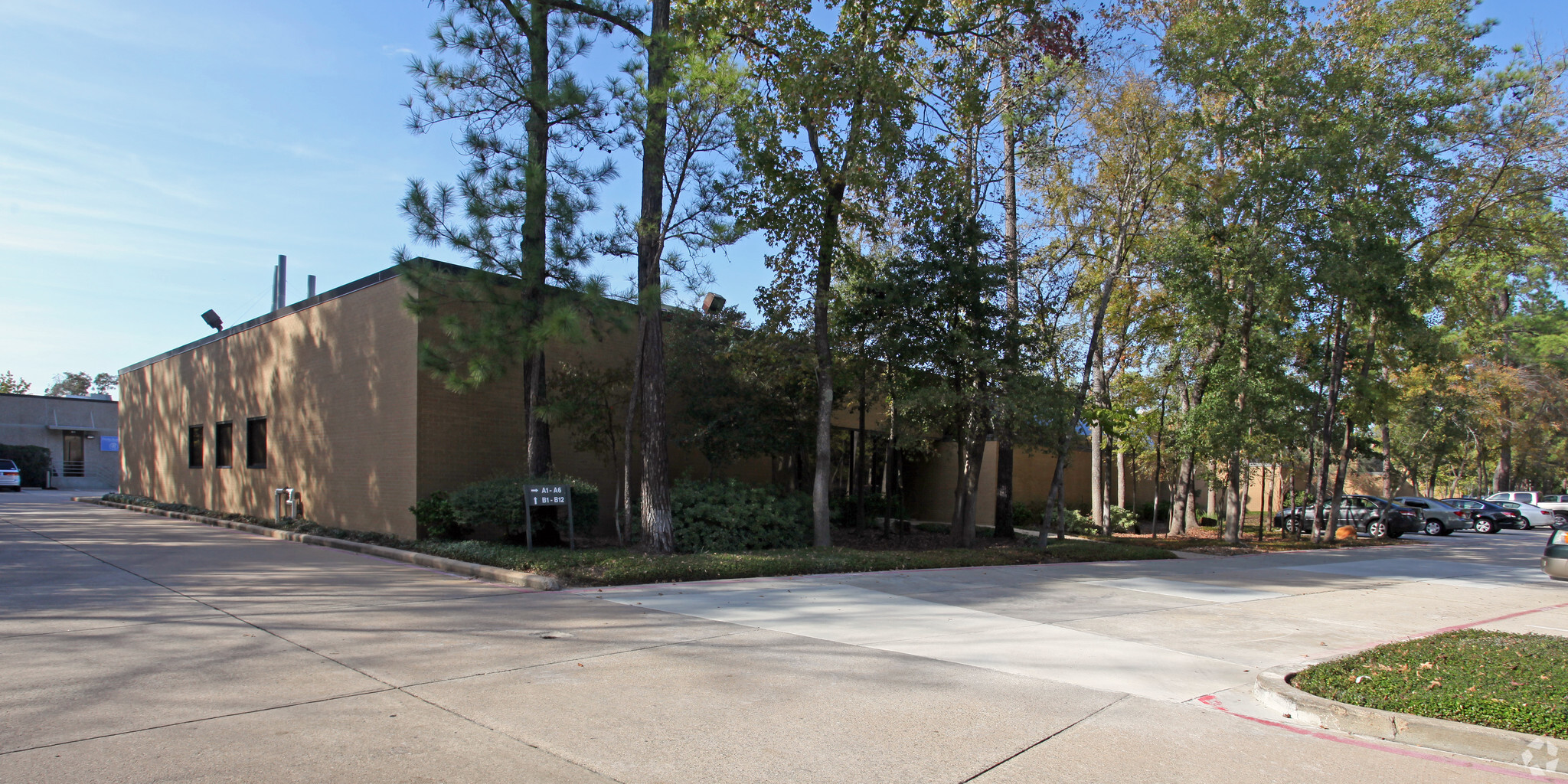 9391 Grogans Mill Rd, The Woodlands, TX for lease Building Photo- Image 1 of 10