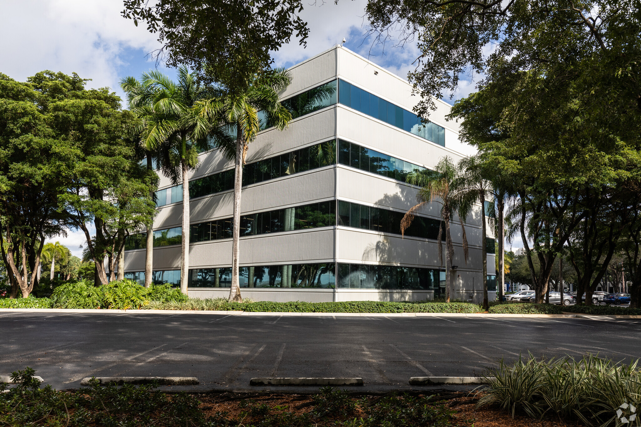 6101 Blue Lagoon Dr, Miami, FL for sale Primary Photo- Image 1 of 1