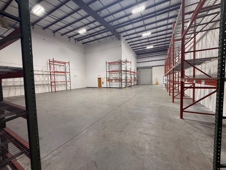 11316 Boggy Creek Rd, Orlando, FL for lease - Interior Photo - Image 1 of 9