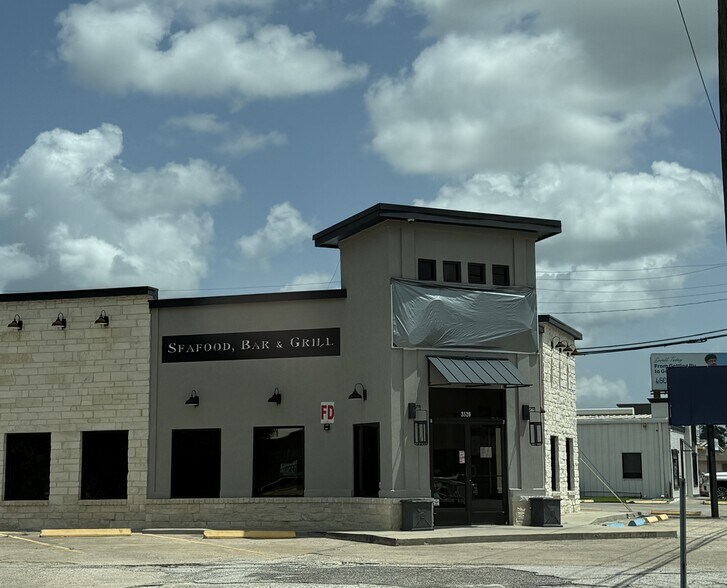 3520 Nederland Ave, Nederland, TX à vendre - Photo du bâtiment - Image 2 de 24