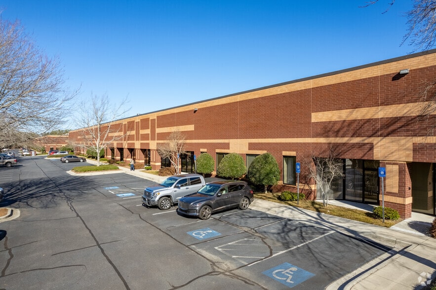 1075 Windward Ridge Pky, Alpharetta, GA à louer - Photo du bâtiment - Image 3 de 6