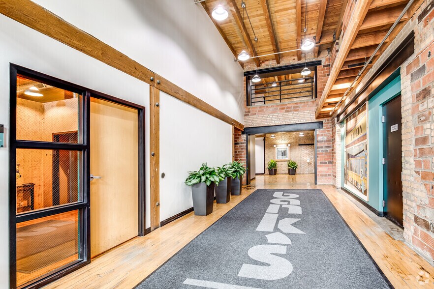 615 NE 1st Ave, Minneapolis, MN à louer - Photo intérieure - Image 2 de 14