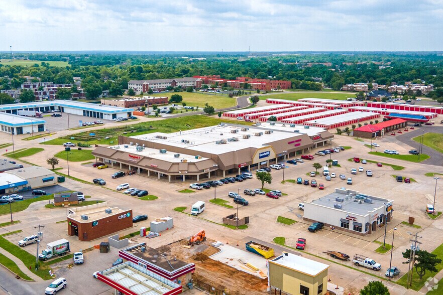 149-155 12th Ave, Norman, OK à louer - Aérien - Image 2 de 4