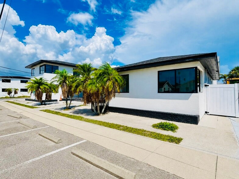600 Corey Ave, St Pete Beach, FL for sale - Primary Photo - Image 1 of 19