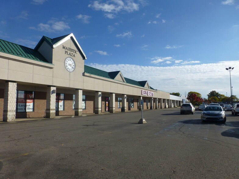 27650-27860 Van Dyke Ave, Warren, MI à louer - Photo du bâtiment - Image 2 de 4