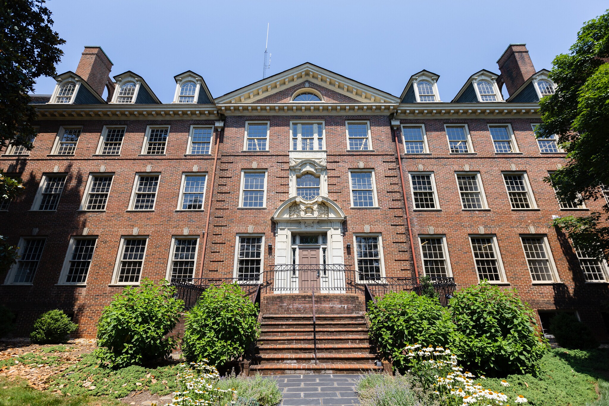 425 Locust Ave, Charlottesville, VA à louer Photo du bâtiment- Image 1 de 49