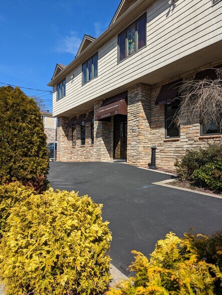 21 Prall Ave, Staten Island, NY à vendre - Photo du bâtiment - Image 2 de 45