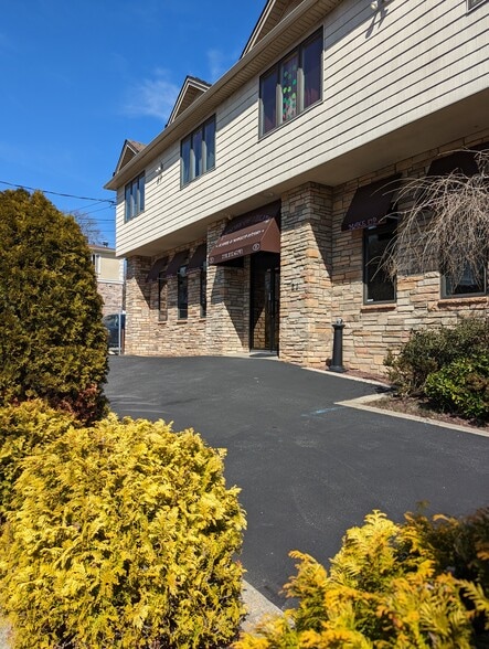 21 Prall Ave, Staten Island, NY à vendre - Photo du bâtiment - Image 2 de 45