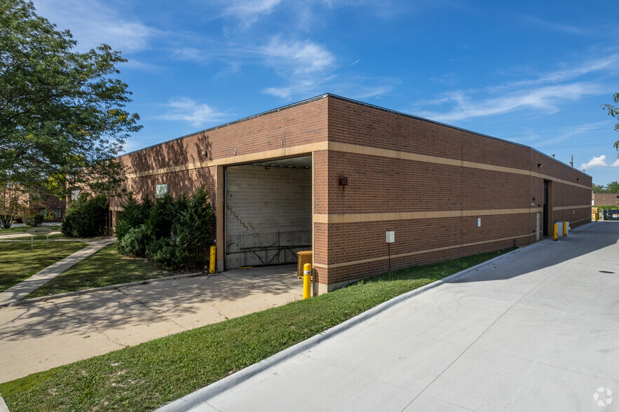 500-510 Windy Point Dr, Glendale Heights, IL for sale - Building Photo - Image 1 of 1