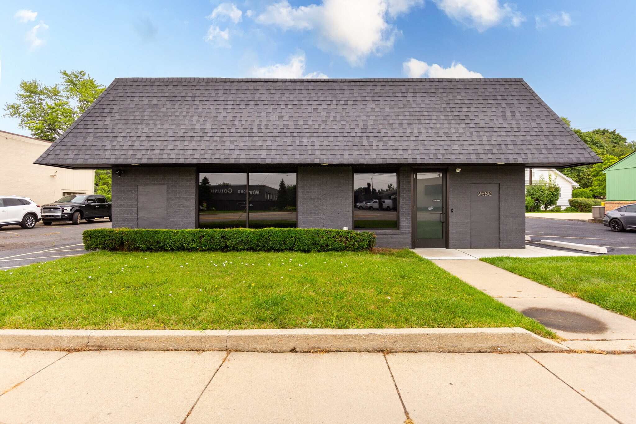 2580 Dixie Hwy, Waterford, MI à vendre Photo du bâtiment- Image 1 de 35