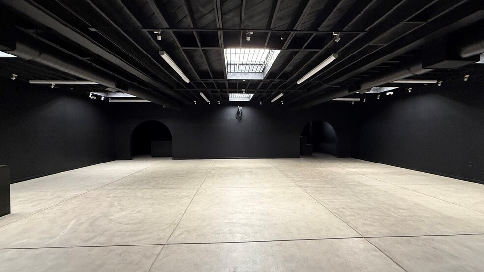 3717 W Jefferson Blvd, Los Angeles, CA for lease - Building Photo - Image 3 of 13