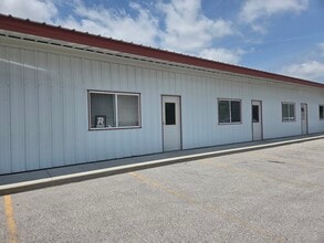 1201 Airport Rd, Ames, IA for lease Building Photo- Image 1 of 2