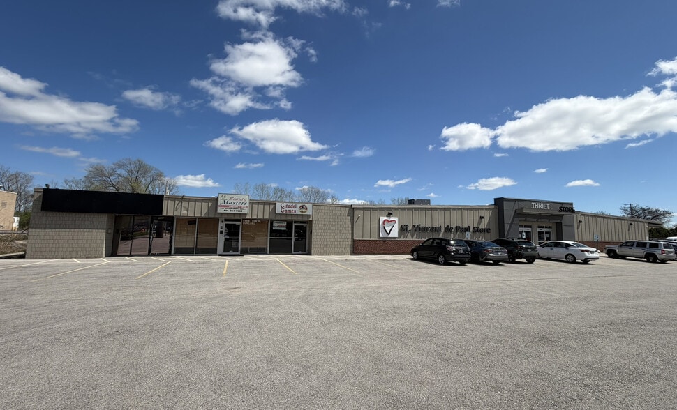 8010-8030 N 76th St, Milwaukee, WI for lease - Building Photo - Image 2 of 3