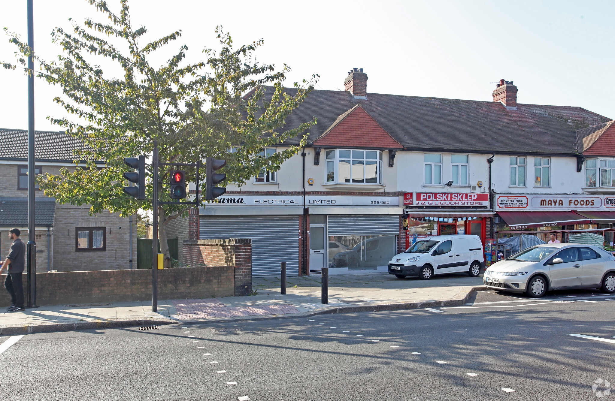 360 Staines Rd, Hounslow for lease Primary Photo- Image 1 of 8