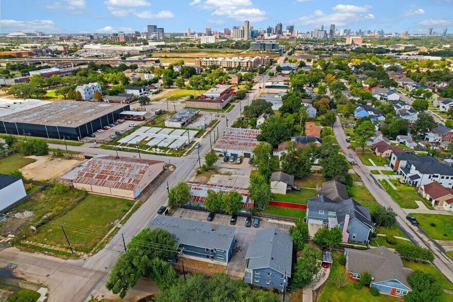3368 Dixie Dr, Houston, TX à vendre - Photo du bâtiment - Image 2 de 6