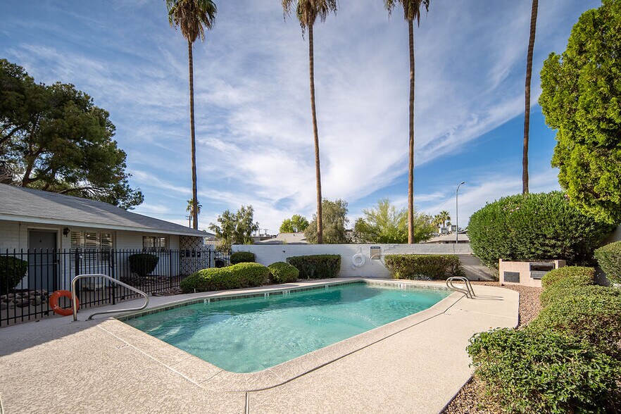 3517 E Montecito Ave, Phoenix, AZ à vendre - Photo du bâtiment - Image 3 de 24