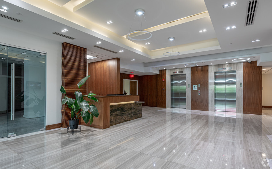 323 Sunny Isles Blvd, Sunny Isles Beach, FL for lease - Lobby - Image 3 of 12