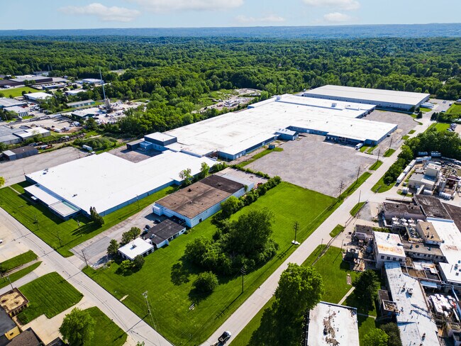 Plus de détails pour 7130 Krick Rd, Walton Hills, OH - Industriel à louer