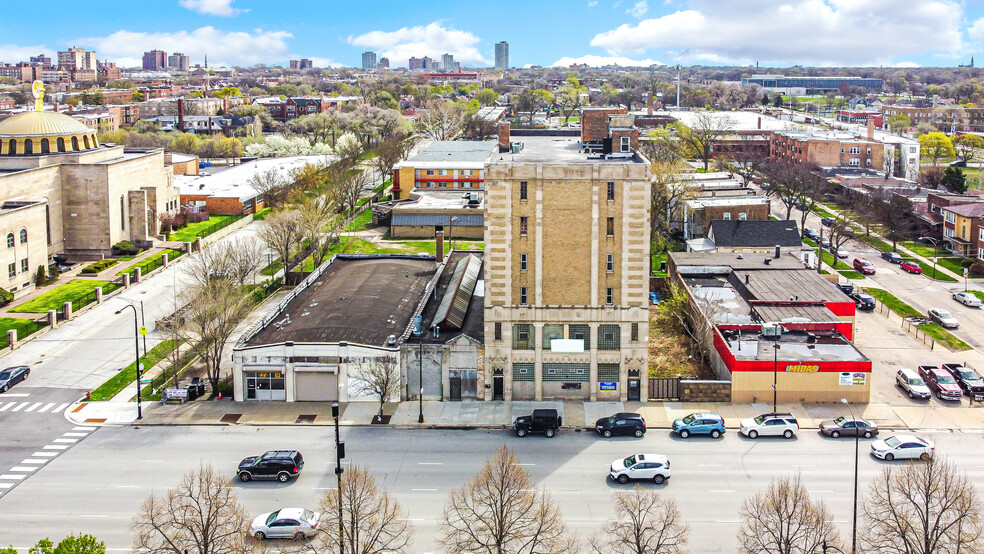 7411 S Stony Island Ave, Chicago, IL à vendre - Photo du bâtiment - Image 1 de 1