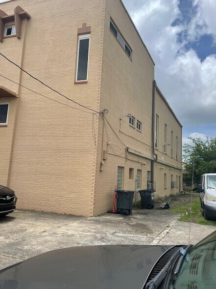 2400 Delachaise St, New Orleans, LA à vendre - Photo du bâtiment - Image 3 de 76