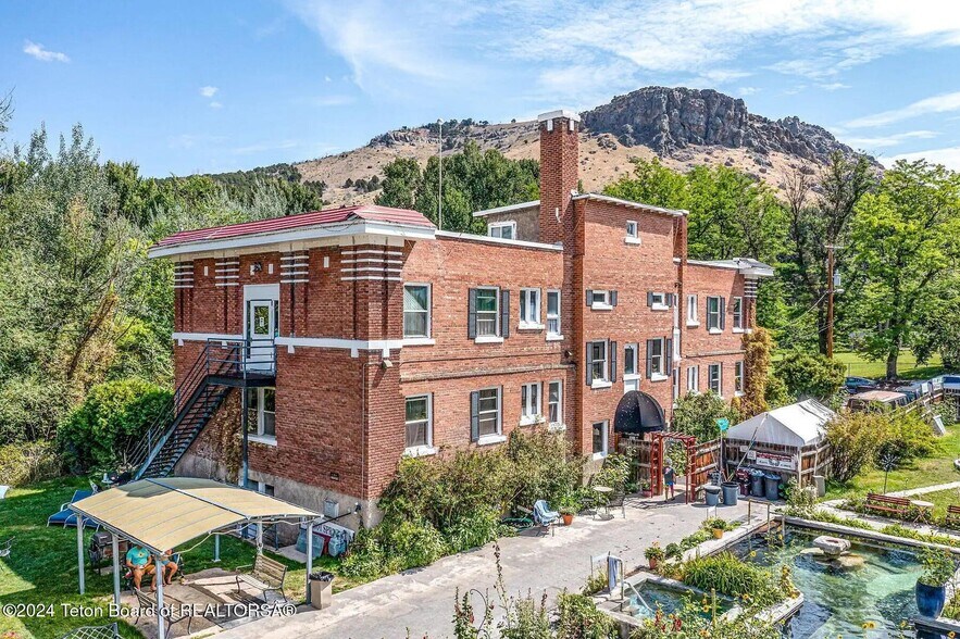 1 Center St, Lava Hot Springs, ID à vendre - Photo du bâtiment - Image 3 de 5