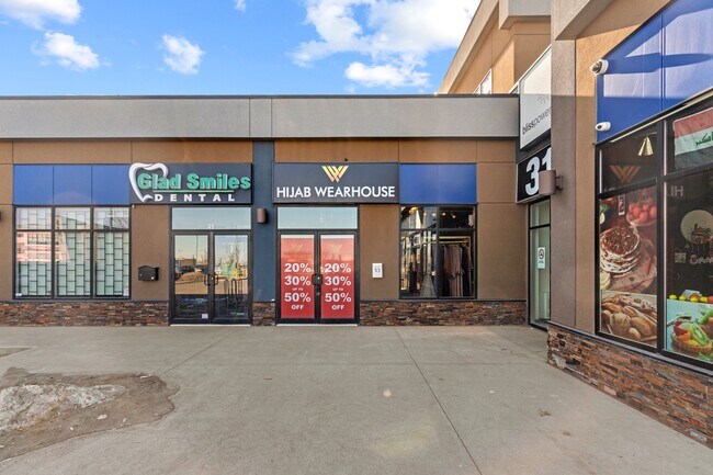 Plus de détails pour 3131 27th St NE, Calgary, AB - Commerce de détail à vendre