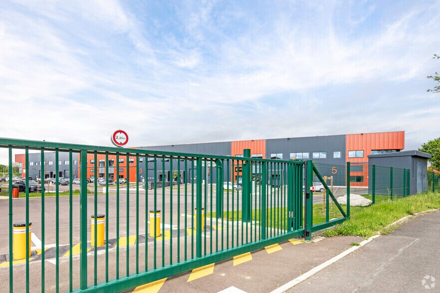 Flex dans Saint-Ouen-l'Aumône à louer - Photo du bâtiment - Image 2 de 2