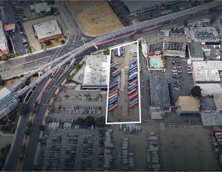 110 Hegenberger Rd, Oakland, CA à louer - Photo du bâtiment - Image 1 de 1