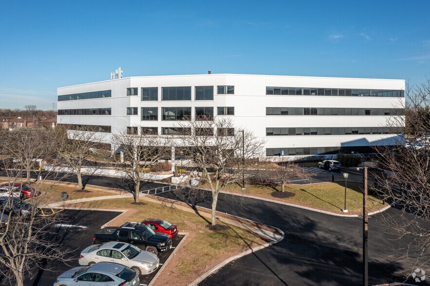 200 Metroplex Dr, Edison, NJ à louer - Photo du bâtiment - Image 3 de 6