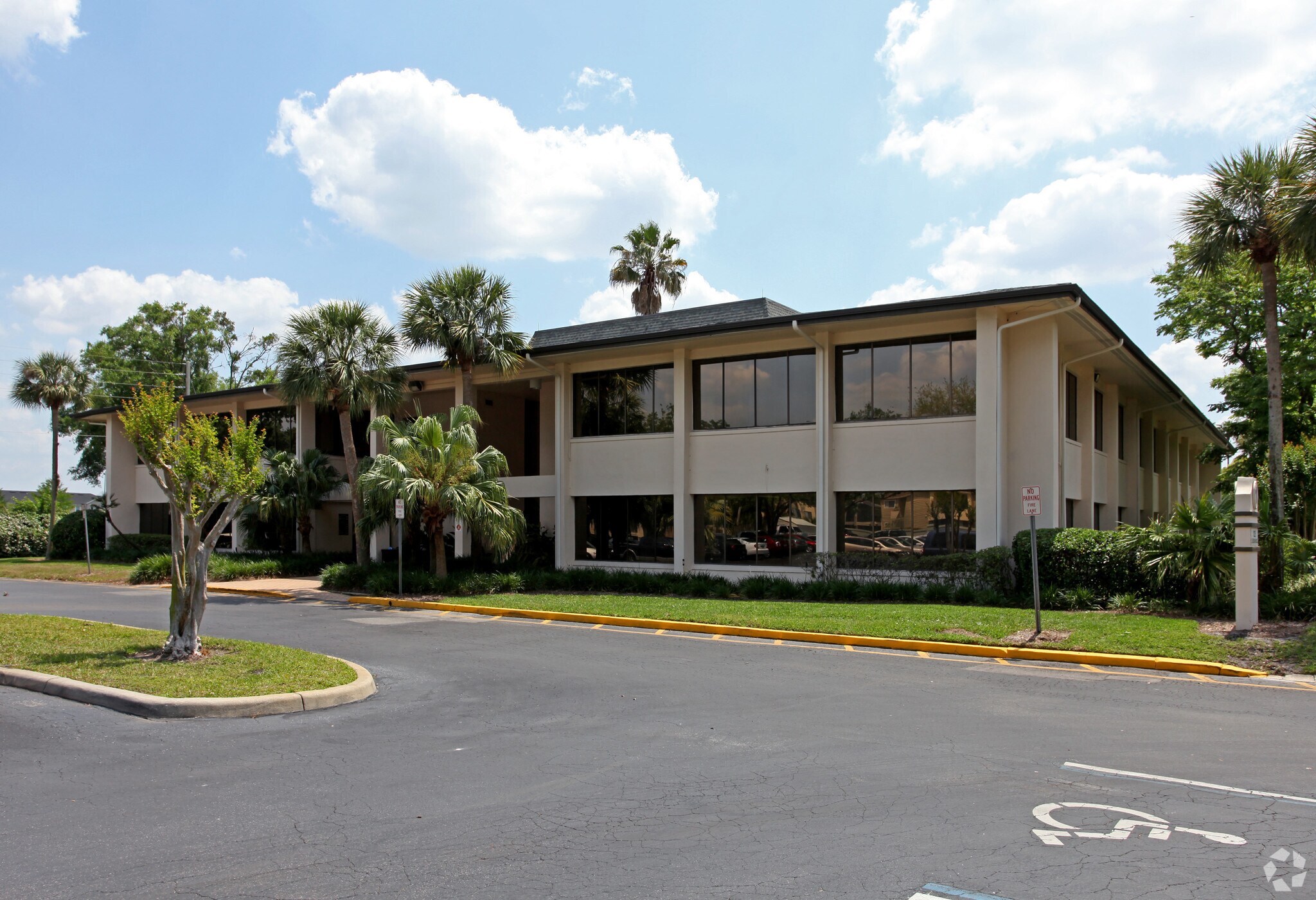 1025 S Semoran Blvd, Winter Park, FL à louer Photo du bâtiment- Image 1 de 6