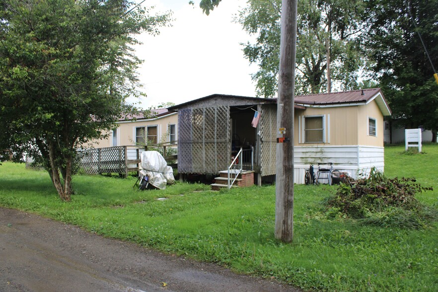 27 Main St, Sinclairville, NY à vendre - Photo du bâtiment - Image 3 de 15