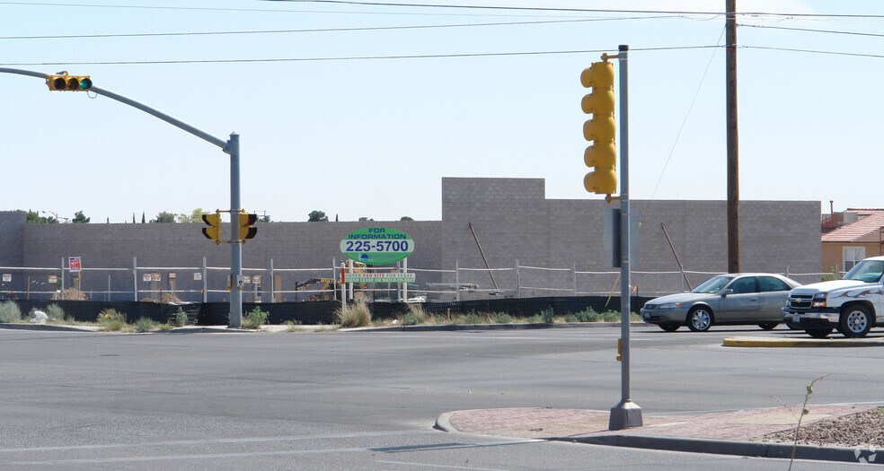 1495 George Dieter Dr, El Paso, TX à louer - Photo du bâtiment - Image 2 de 6