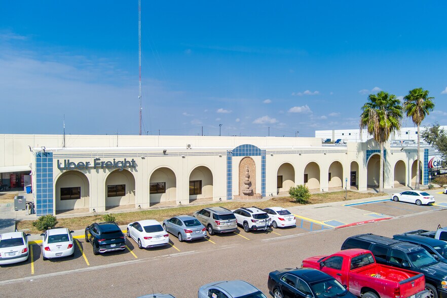 13166 S Unitec Dr, Laredo, TX à louer - Photo du bâtiment - Image 2 de 4