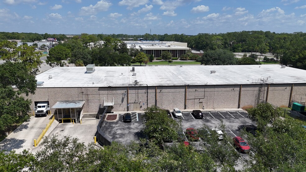8230 Baycenter Rd, Jacksonville, FL for lease - Building Photo - Image 3 of 7