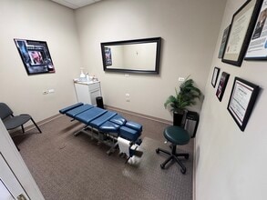 2075 Blackberry Dr, Geneva, IL à louer Photo intérieure- Image 2 de 9