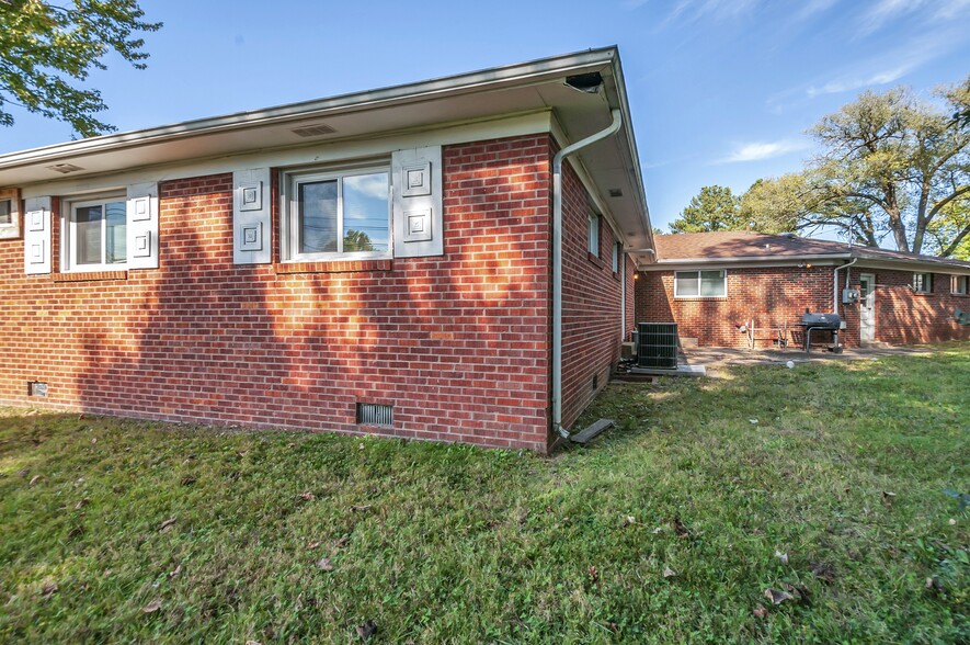 1 E Bel Air Blvd, Clarksville, TN à vendre - Photo principale - Image 1 de 33