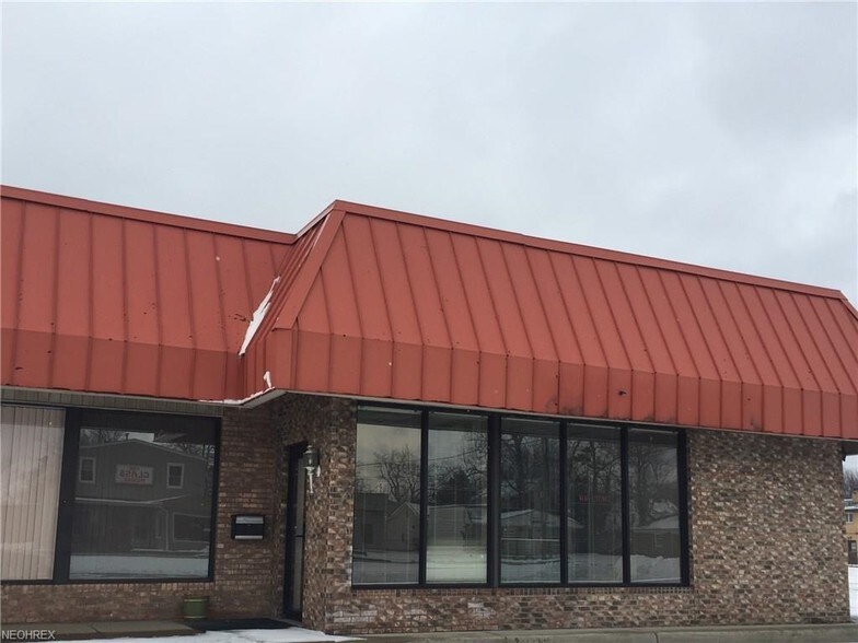 32801 Vine St, Eastlake, OH à vendre - Photo du bâtiment - Image 3 de 20