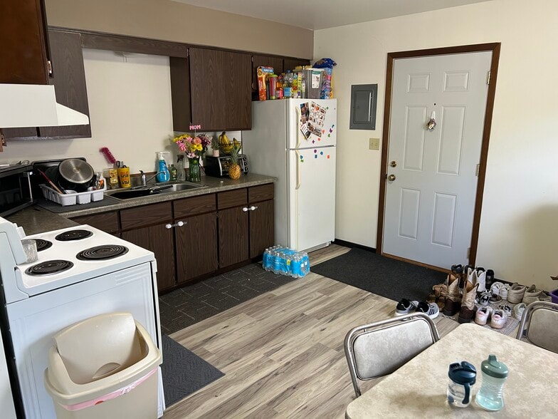 615 Mount Nemo Ave, Eau Claire, WI for sale - Building Photo - Image 3 of 15