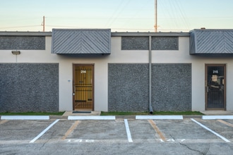 1300 S Frazier St, Conroe, TX à louer Photo intérieure- Image 2 de 34