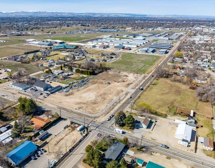 245 N Happy Valley Rd, Nampa, ID à vendre - Photo du bâtiment - Image 2 de 9