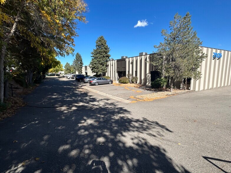 7925 E Harvard Ave, Denver, CO à louer - Photo du bâtiment - Image 3 de 4