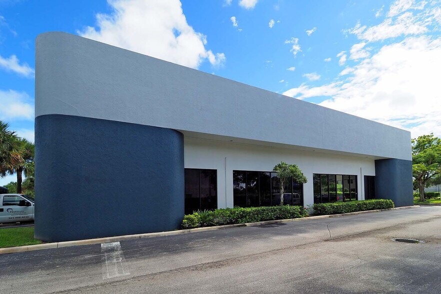 1000 Clint Moore Rd, Boca Raton, FL for lease - Building Photo - Image 3 of 9