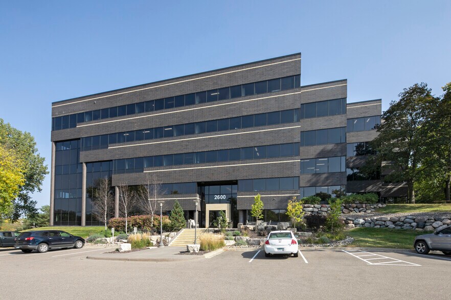 2600 Eagan Woods Dr, Eagan, MN à louer - Photo du bâtiment - Image 1 de 6