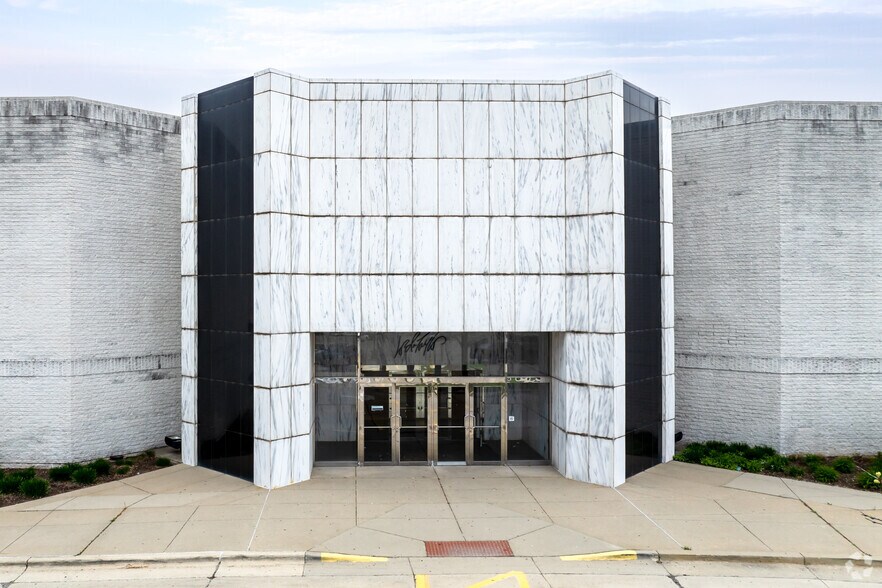 5 Woodfield Mall, Schaumburg, IL à louer - Photo du bâtiment - Image 3 de 9