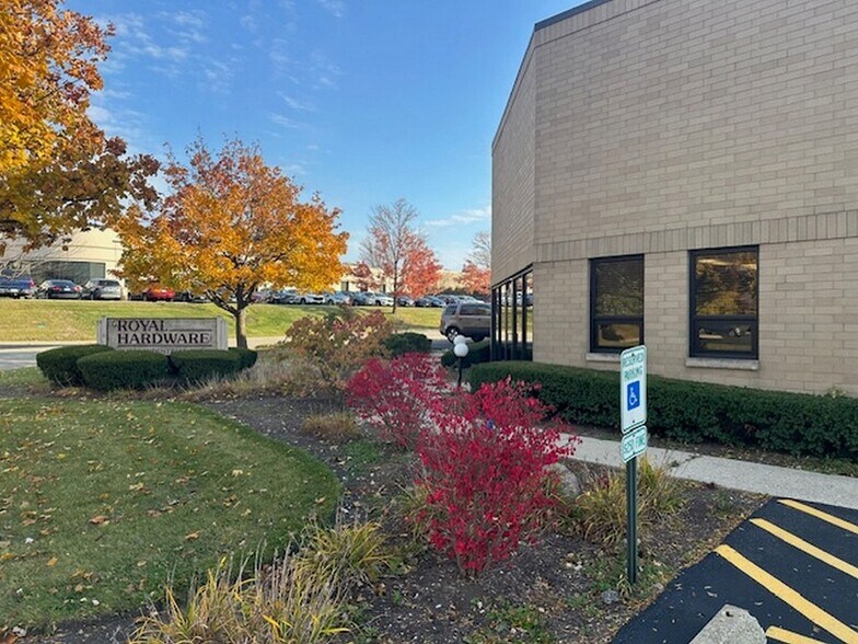 290 Industrial Dr, Wauconda, IL à vendre - Photo du bâtiment - Image 2 de 21