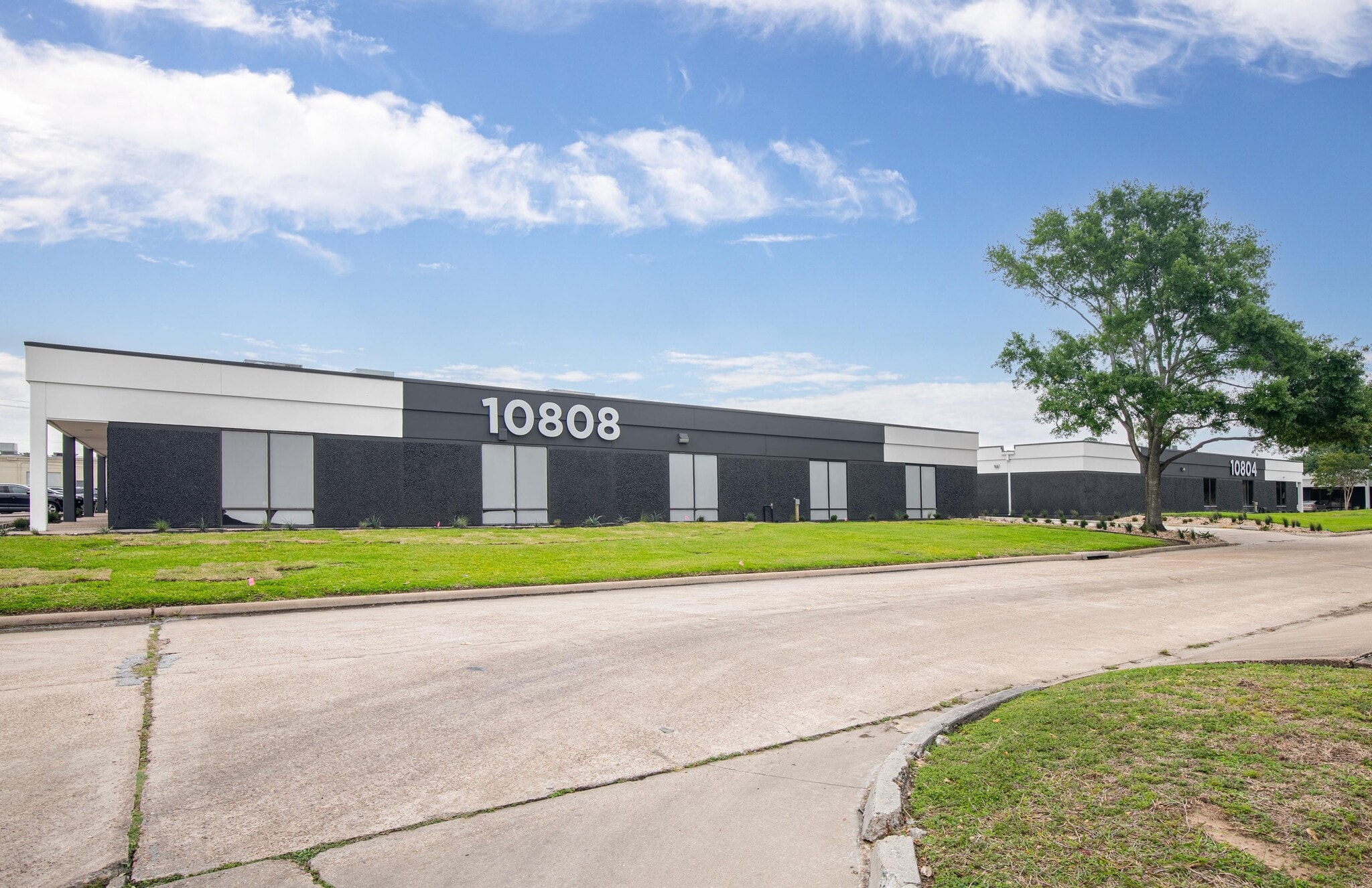 10812 Fallstone Rd, Houston, TX à louer Photo du bâtiment- Image 1 de 3