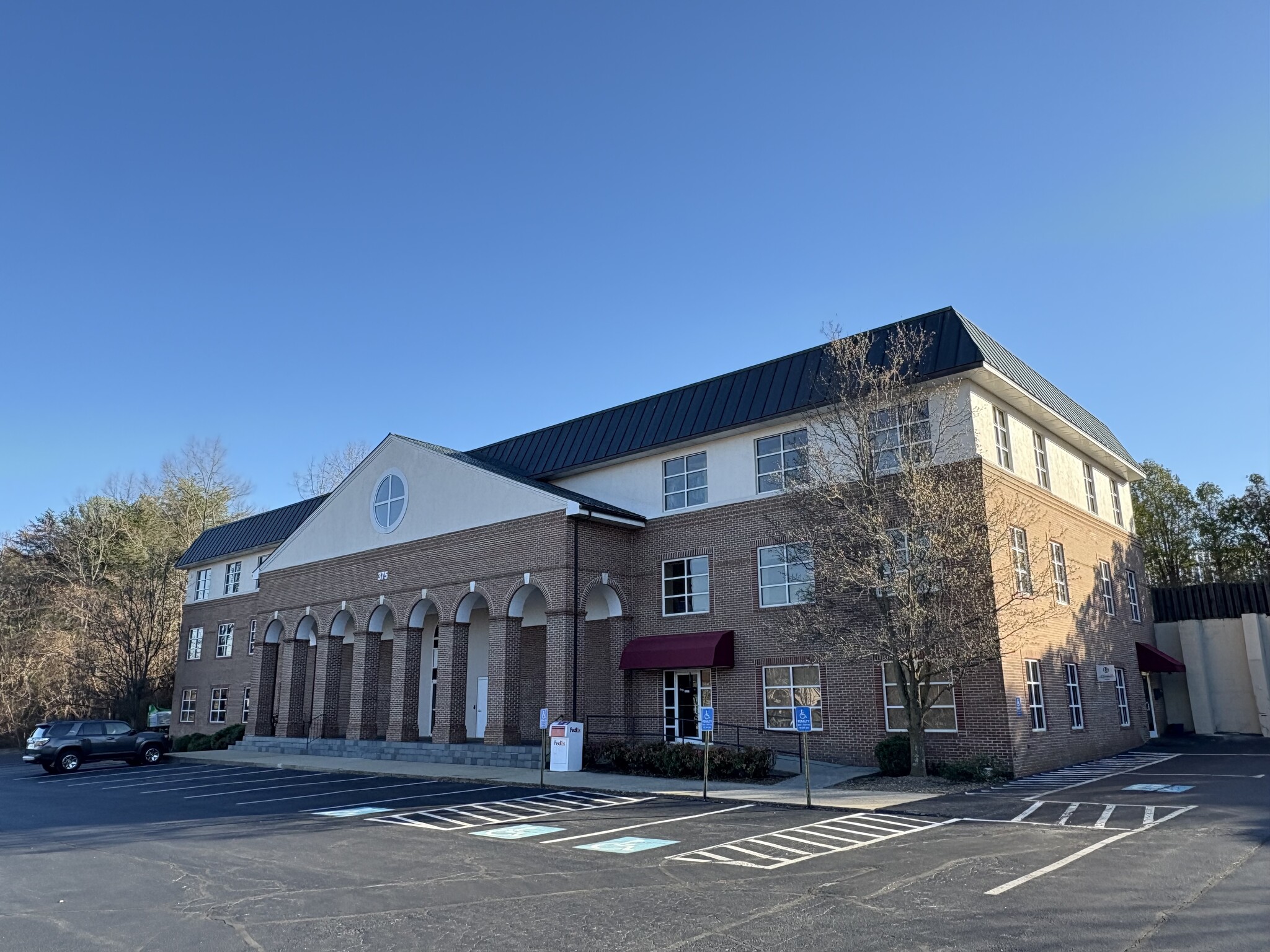 375 Greenbrier Dr, Charlottesville, VA for lease Building Photo- Image 1 of 7