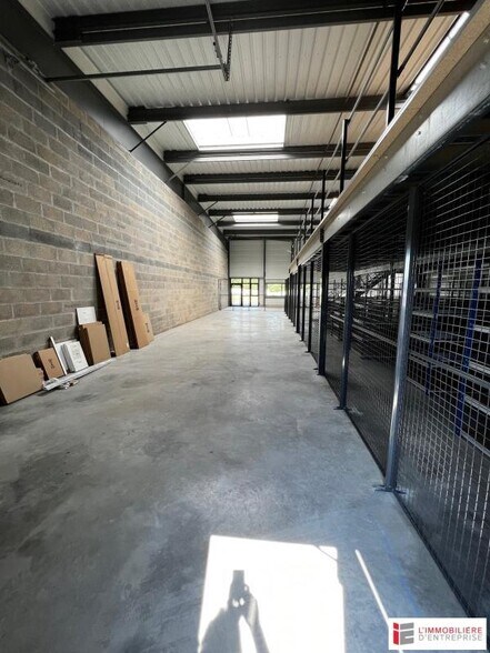Industrial in La Mézière for lease - Interior Photo - Image 1 of 2
